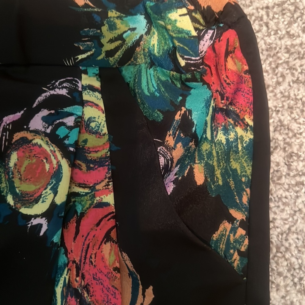 Very on trend! Allen B Black Floral Pants sz 4. Waist 14, crotch to hem… - Picture 2 of 3